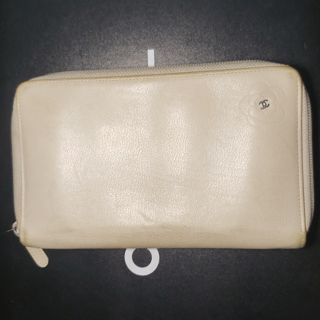 Chanel Off-White Camellia Zipped Wallet